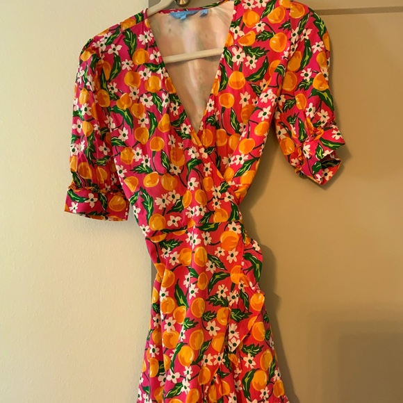 Draper James Dresses & Skirts - Draper James orange blossom wrap dress Sz 2